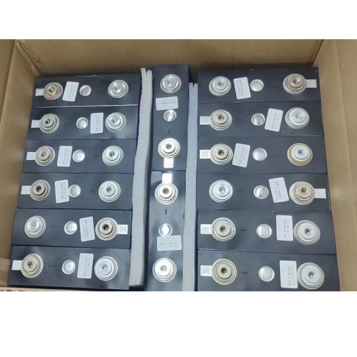 Sri Lanka client order rechargeable 3.2v 100ah grade A lifepo4 prismatic battery cell 200 pieces